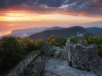 Анакопийская крепость в Новом Афоне - исторический памятник Абхазии